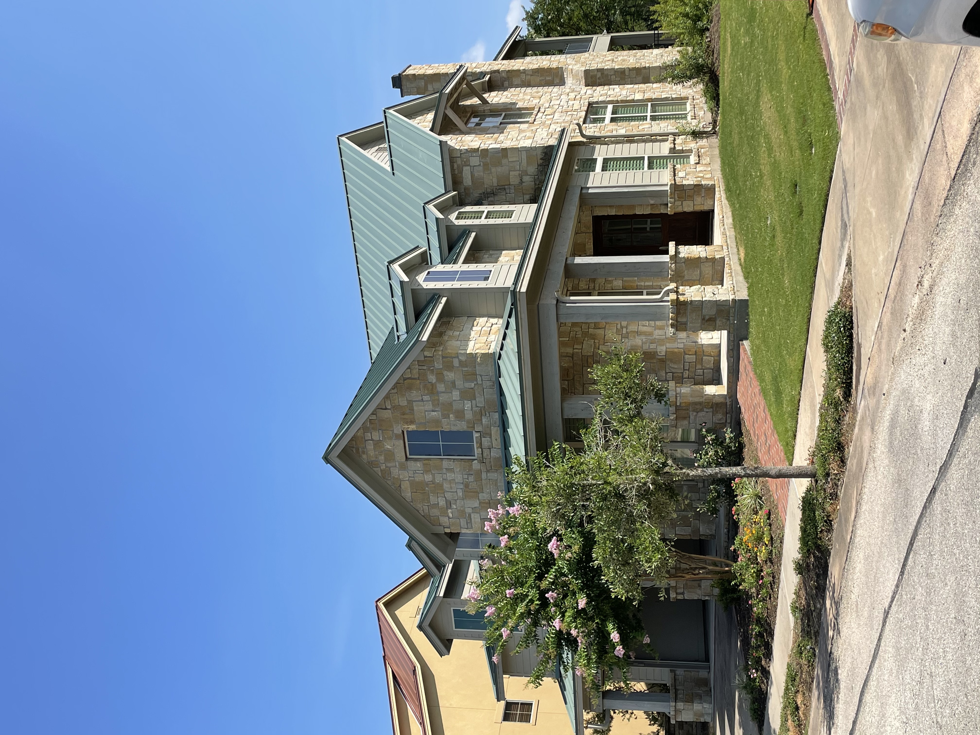 Metaluxe crew installing a roof in Dallas County, TX